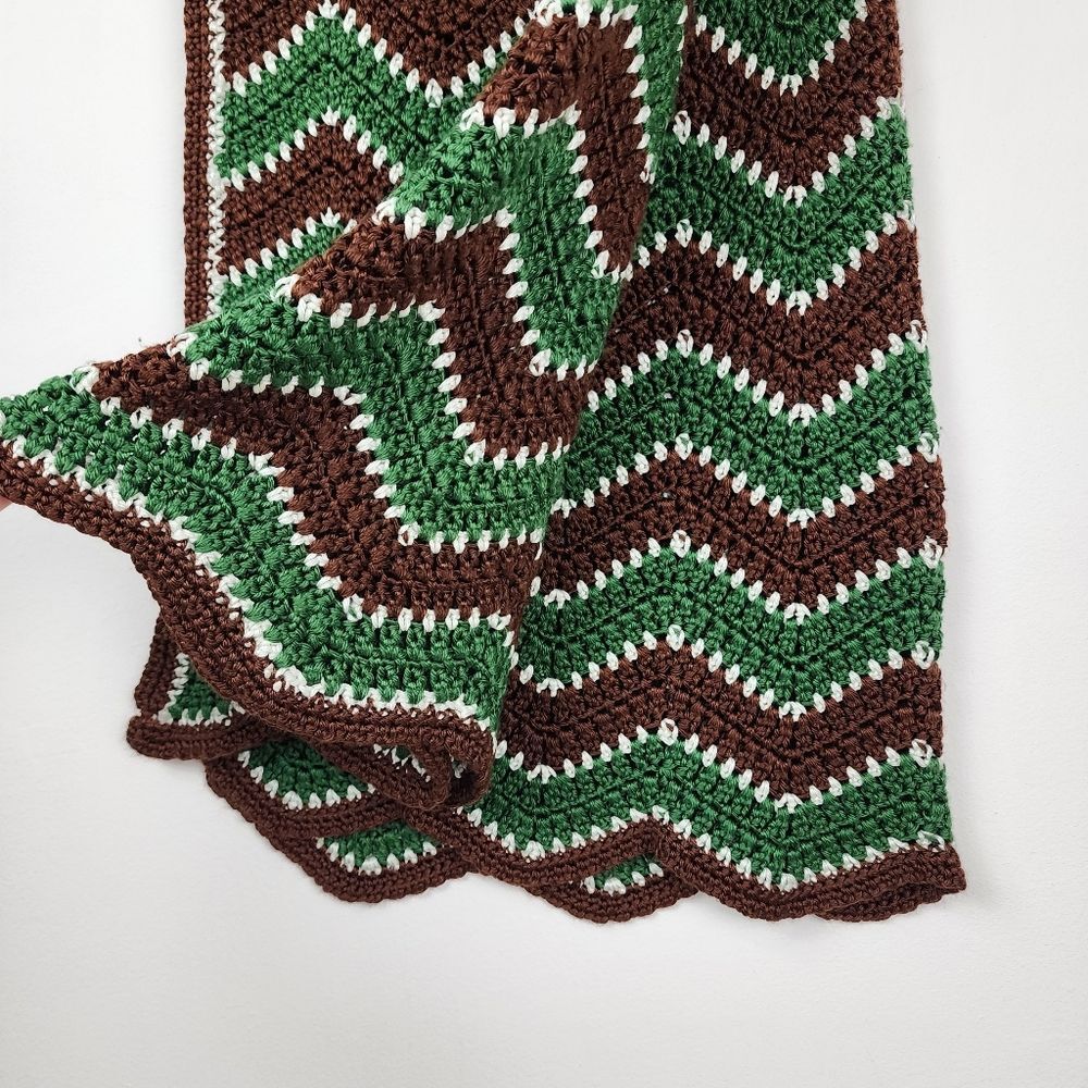Handmade Crochet Throw Blanket Green Brown White Chevron Zigzag Scalloped Retro - Picture 12 of 16